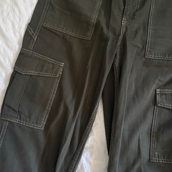 green cargo pants UO - Picture 4 of 5